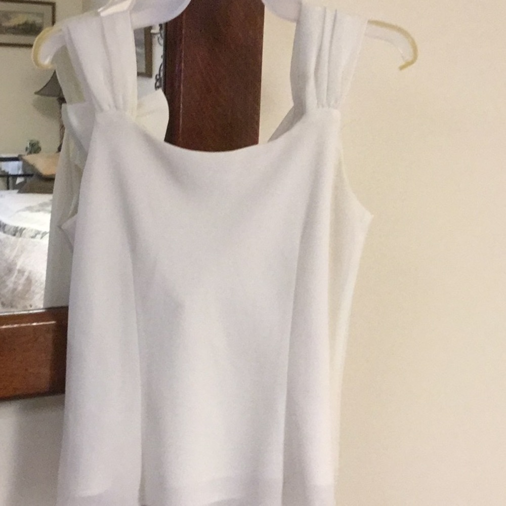 Women’s Top - Picture 2 of 3